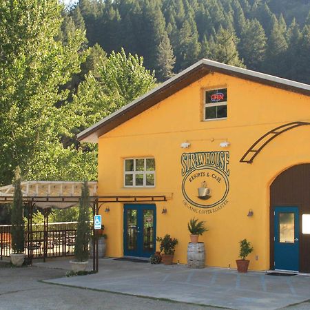 Strawhouse Resorts Big Bar Екстер'єр фото